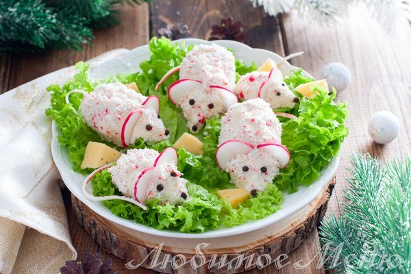 Салат с крабовыми палочками и рисом в форме мышки